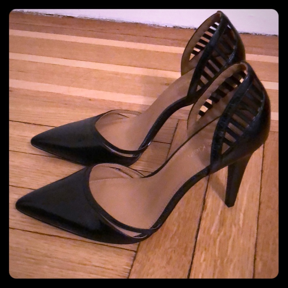 Beautiful Calvin Klein “Gilia” Pointed Toe Heels